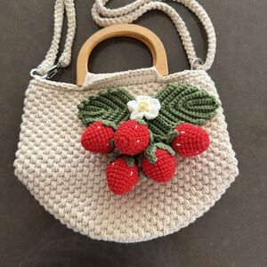 3D Crochet Strawberry Handbag Purse Cotton Shoulder Strap Wood Handle